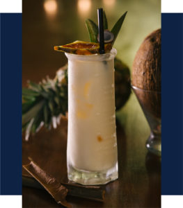 Meilleur cocktail Lyon FIN PALLET Cocktail à l'ananas et noix de coco, pina colada Mumbai Café
